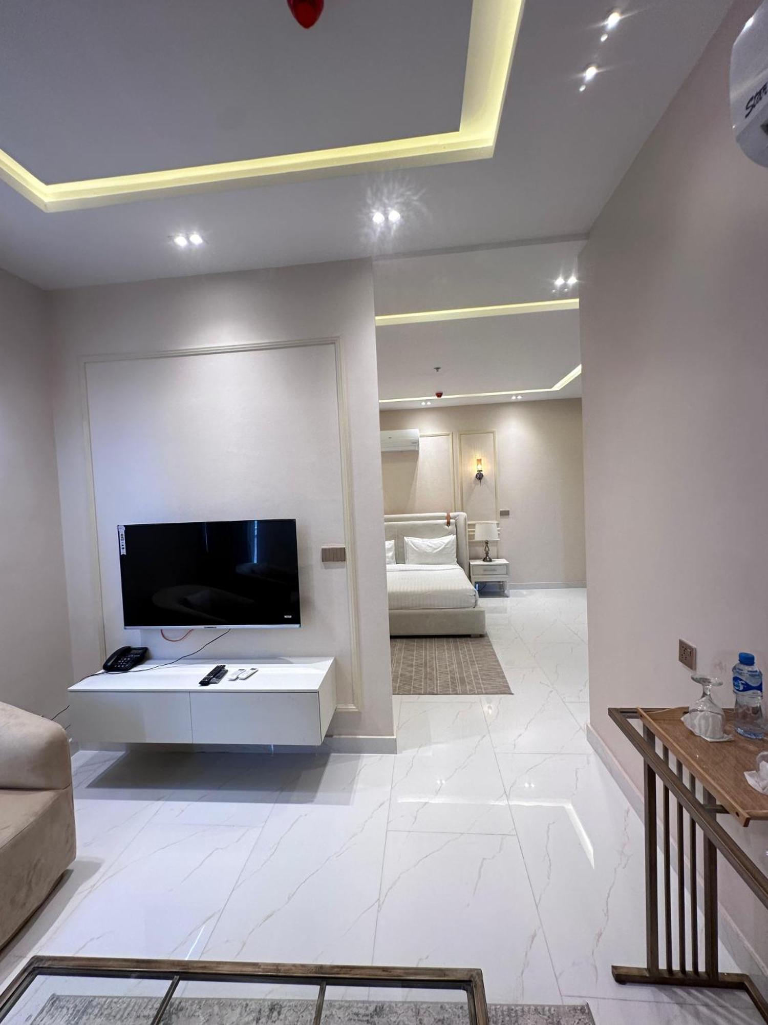 Pavilion Suites - Premium Aparthotel In Bahria Town Равалпинди Екстериор снимка