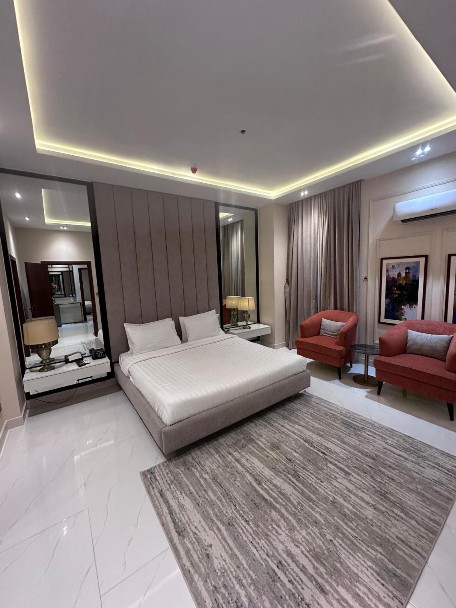 Pavilion Suites - Premium Aparthotel In Bahria Town Равалпинди Екстериор снимка