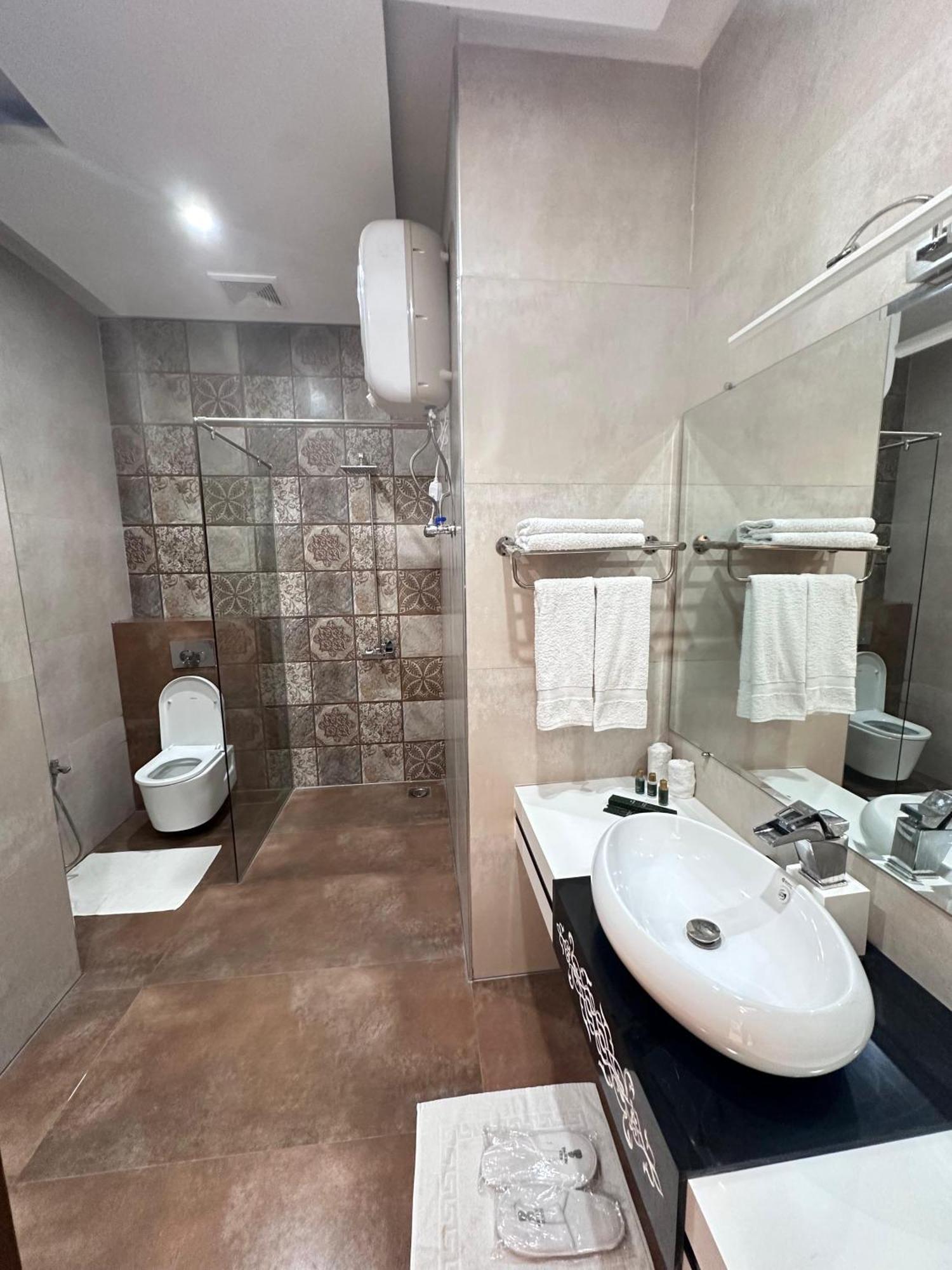 Pavilion Suites - Premium Aparthotel In Bahria Town Равалпинди Екстериор снимка