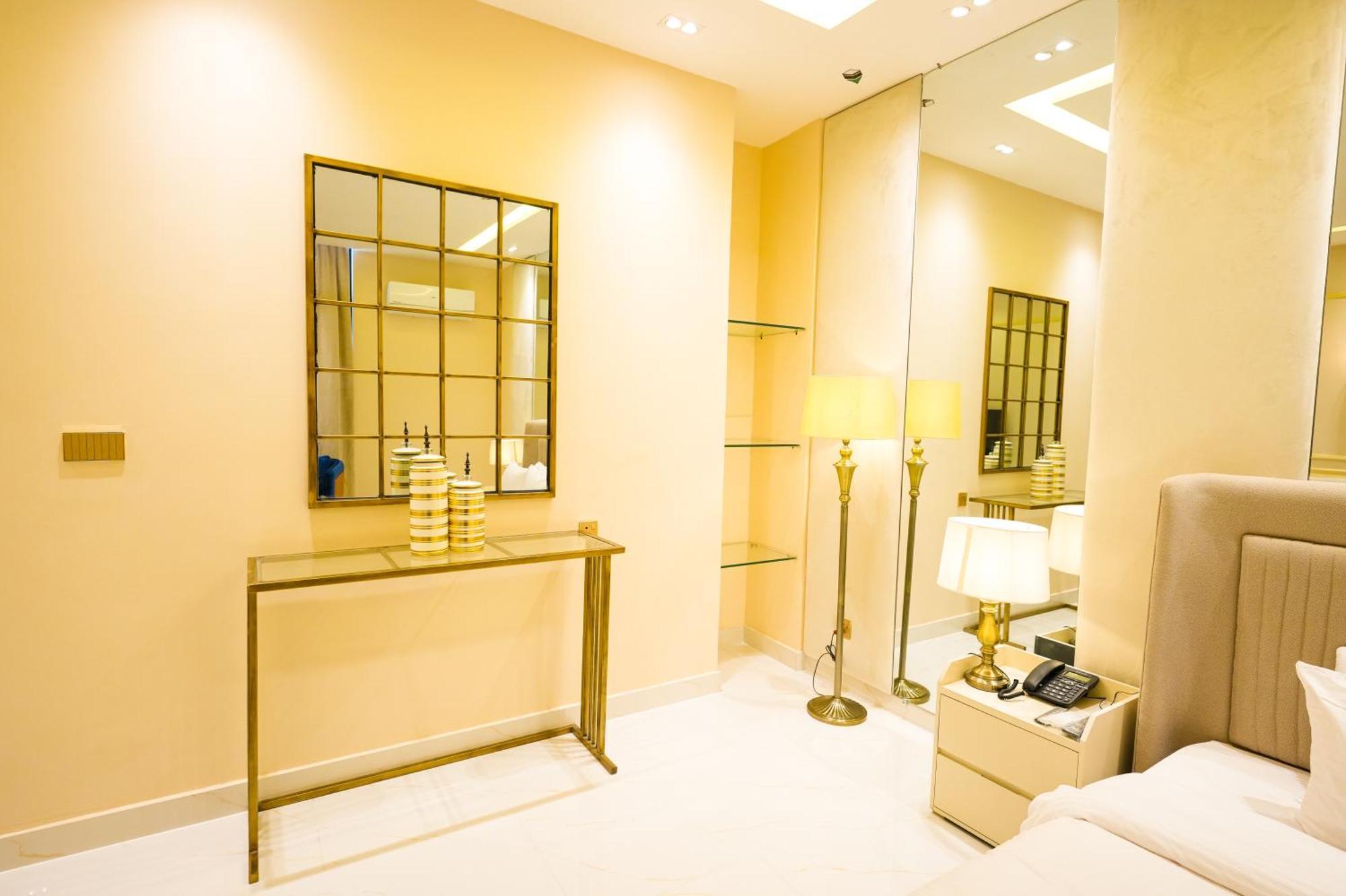 Pavilion Suites - Premium Aparthotel In Bahria Town Равалпинди Екстериор снимка