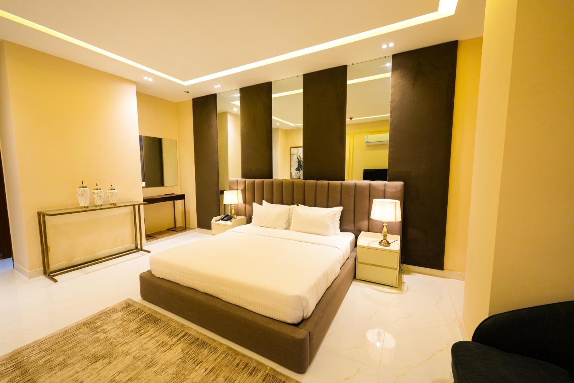 Pavilion Suites - Premium Aparthotel In Bahria Town Равалпинди Екстериор снимка