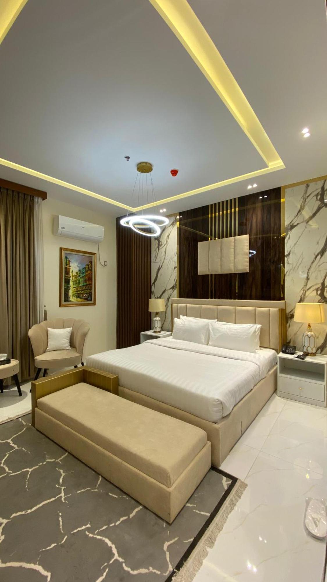 Pavilion Suites - Premium Aparthotel In Bahria Town Равалпинди Екстериор снимка