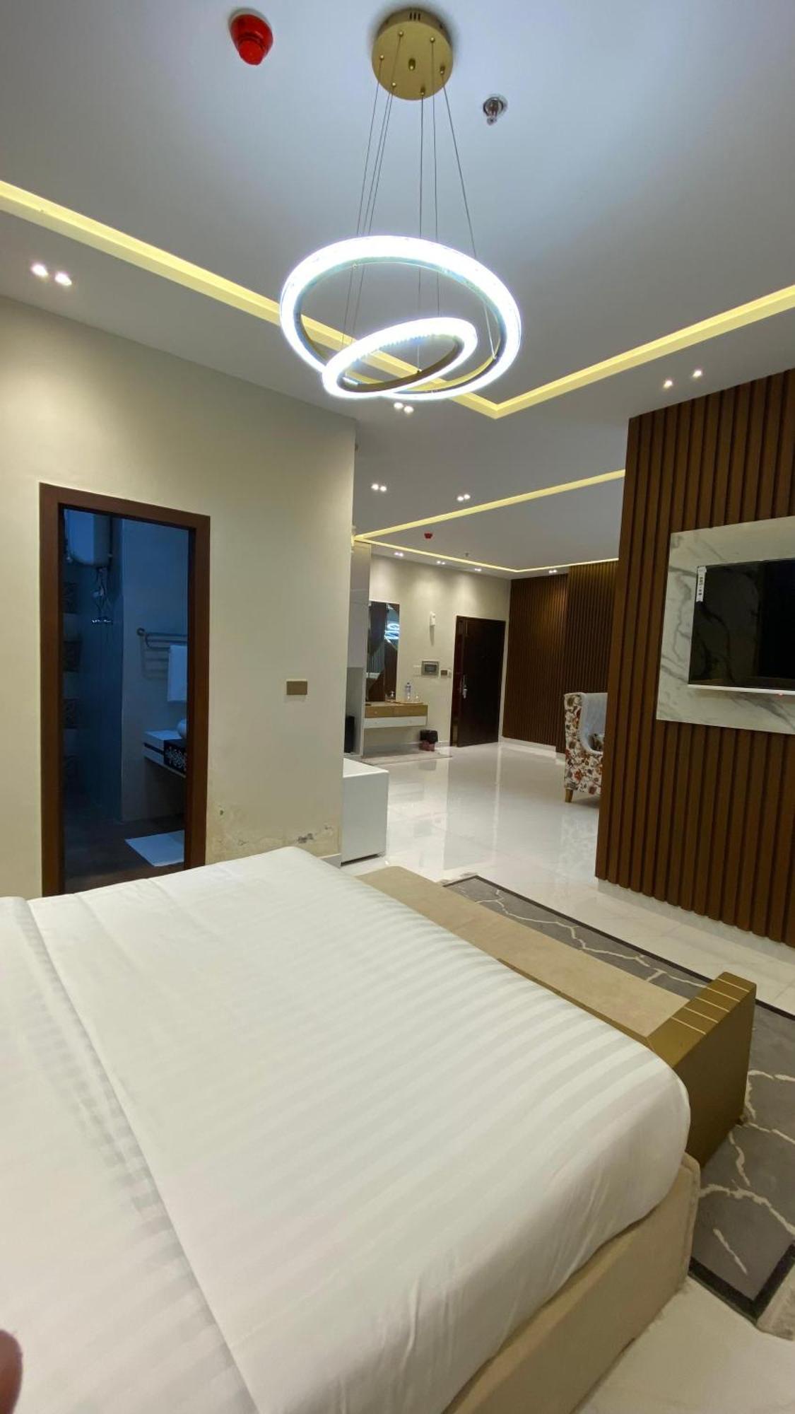 Pavilion Suites - Premium Aparthotel In Bahria Town Равалпинди Екстериор снимка